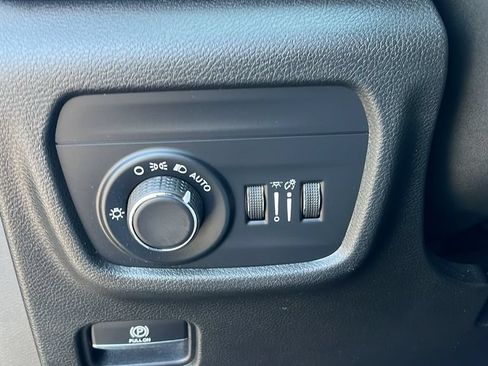 Used 2021 Jeep Grand Cherokee L Laredo AWD/4WD image 11