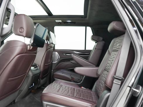 Used 2022 Cadillac Escalade Sport Platinum w/ Heavy-Duty Trailer Package AWD/4WD image 16