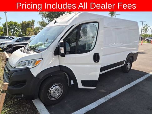 Used 2024 RAM ProMaster 2500 w/ Convenience Group FWD image 2