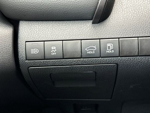 Used 2024 Toyota Camry SE image 28