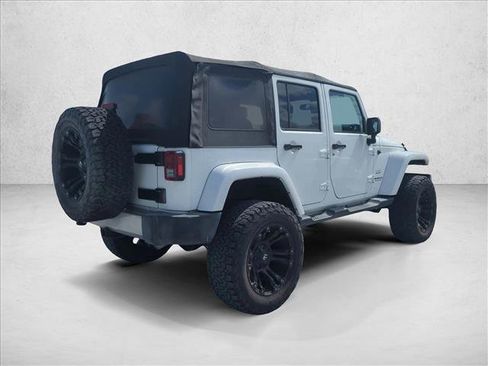Used 2017 Jeep Wrangler Unlimited Sahara w/ Dual Top Group AWD/4WD image 5