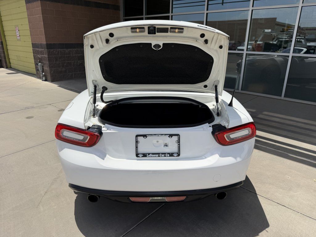 Used 2018 FIAT 124 Spider Classica w/ Technology Group RWD image 29