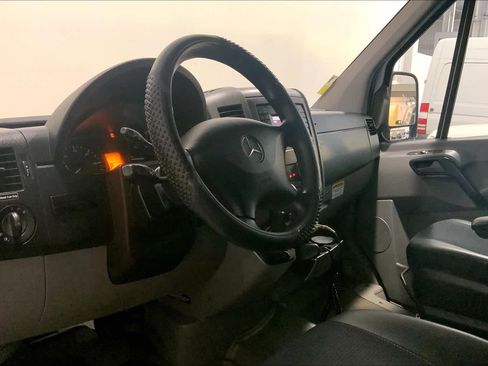 Used 2016 Mercedes-Benz Sprinter 2500 image 12