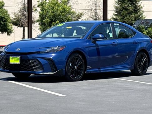 Used 2025 Toyota Camry SE FWD image 16