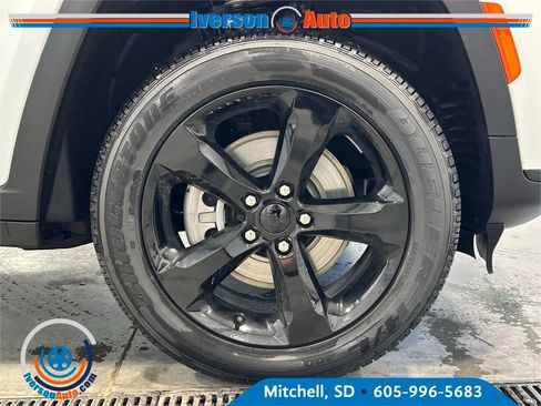 New 2025 Jeep Grand Cherokee L Altitude image 11