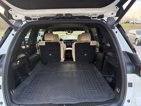 Used 2024 Jeep Grand Cherokee L Limited image 8