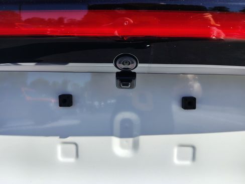 New 2026 Chrysler Pacifica Select image 9