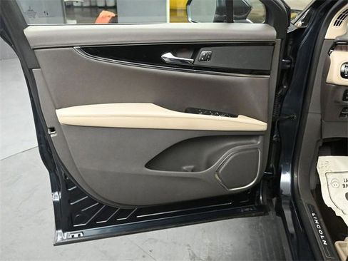 Certified 2023 Lincoln Nautilus Reserve image 21