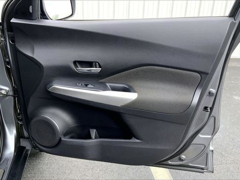 Used 2018 Nissan Kicks SV image 21