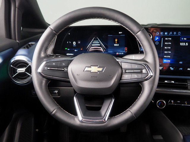 Used 2024 Chevrolet Equinox EV FWD LT w/ 2LT image 17
