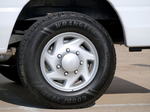 Used 2014 Ford E-150 and Econoline 150 w/ Power Group RWD image 25