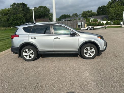 Used 2013 Toyota RAV4 XLE AWD/4WD image 2