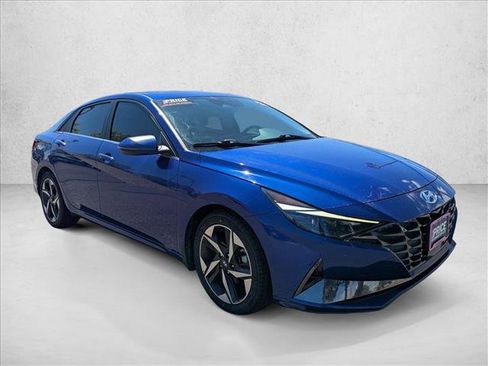Used 2022 Hyundai Elantra Limited FWD image 3