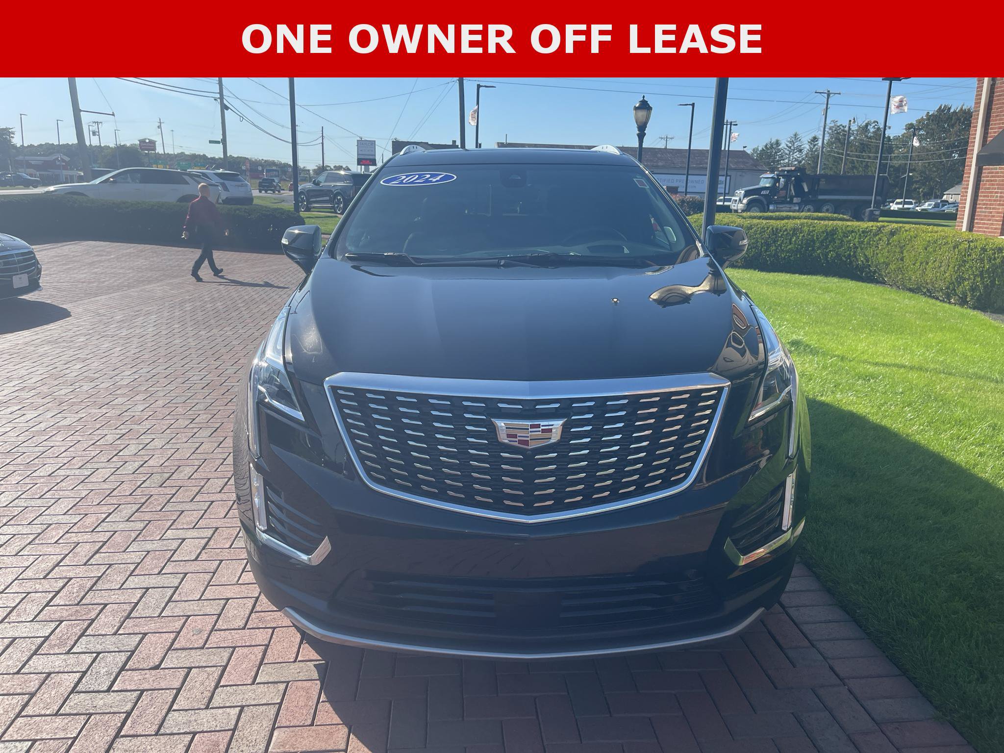 Used 2024 Cadillac XT5 Premium Luxury w/ Technology Package AWD/4WD image 3