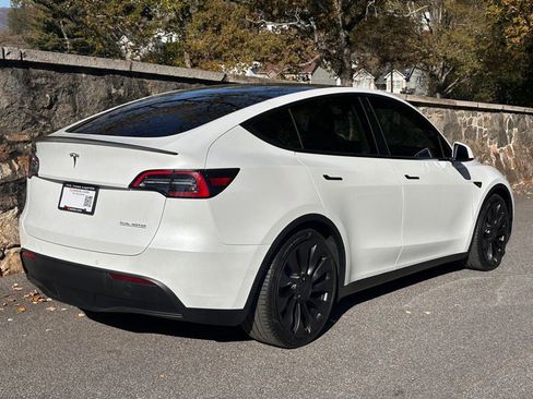 Used 2022 Tesla Model Y Performance image 21