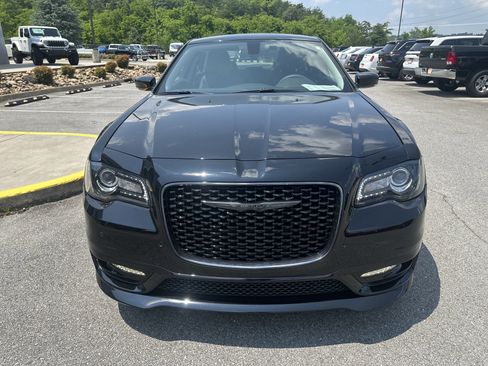New 2023 Chrysler 300 Touring L w/ Popular Equipment Group image 3
