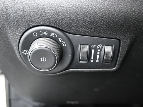 Used 2025 Jeep Compass Limited AWD/4WD image 17