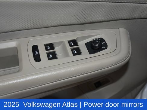 Used 2025 Volkswagen Atlas SE FWD image 24