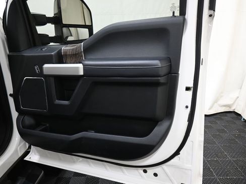 Used 2019 Ford F250 Lariat w/ Lariat Ultimate Package image 25