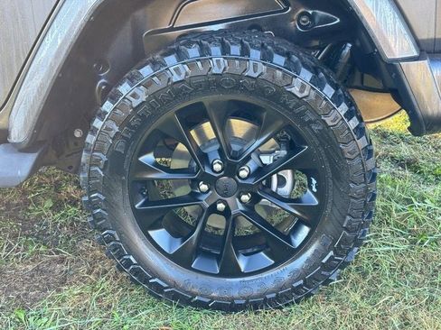 Used 2021 Jeep Wrangler Unlimited Sahara image 7