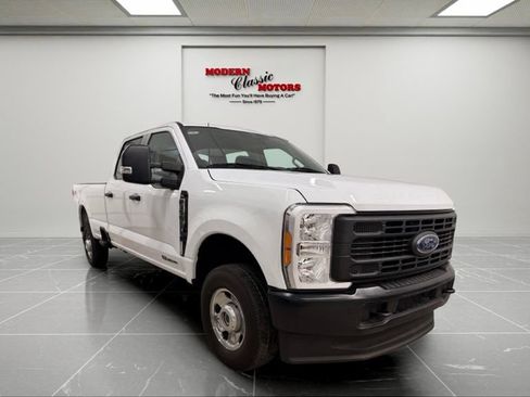 Used 2023 Ford F350 XL w/ Snow Plow/Camper Package AWD/4WD image 1