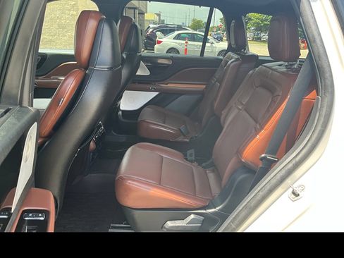 Used 2025 Lincoln Aviator Reserve w/ Equipment Group 201A AWD/4WD image 11