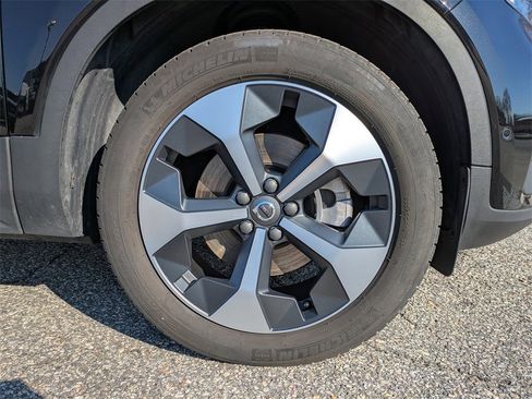 Certified 2025 Volvo XC40 B5 Plus image 11