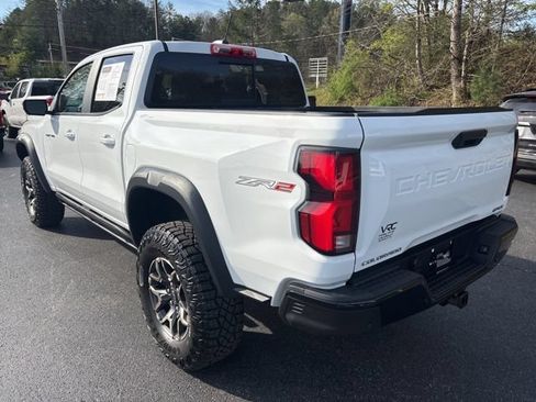 Used 2024 Chevrolet Colorado ZR2 w/ Technology Package AWD/4WD image 11