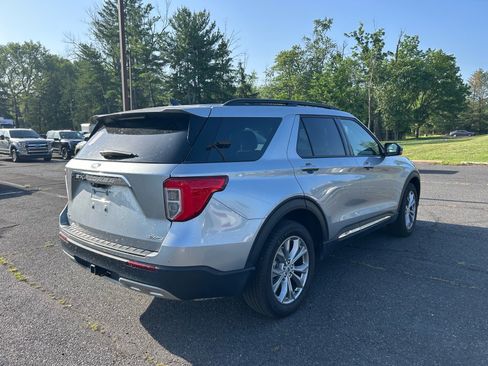 Used 2024 Ford Explorer XLT w/ Equipment Group 202A AWD/4WD image 5