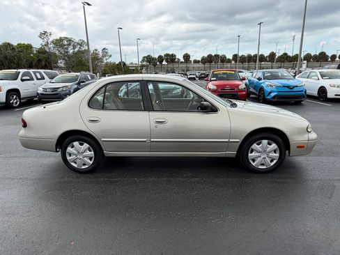 Used 1995 Nissan Altima SE image 7
