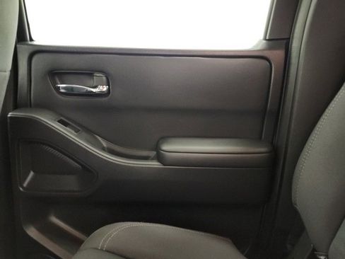 Used 2024 Nissan Frontier SV image 37