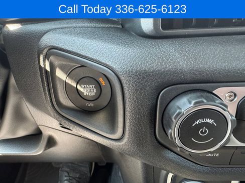 New 2025 Jeep Gladiator Sport AWD/4WD image 24