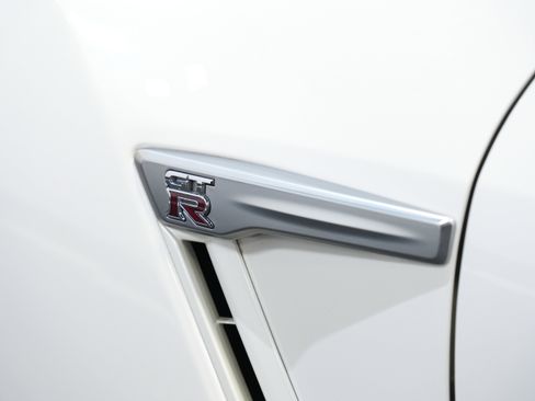 Used 2021 Nissan GT-R Premium image 19