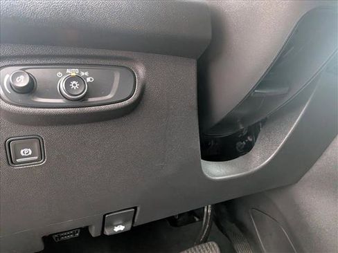 Used 2024 GMC Terrain SLE image 16