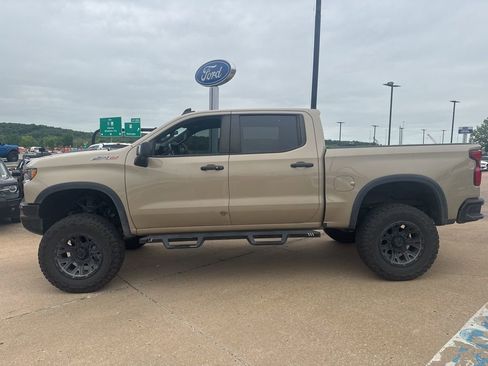Used 2022 Chevrolet Silverado 1500 ZR2 w/ Technology Package AWD/4WD image 6