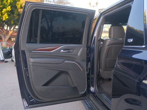 Used 2022 Cadillac Escalade ESV Luxury image 32