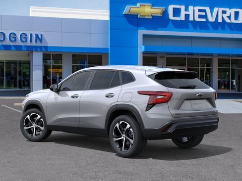 New 2026 Chevrolet Trax RS w/ Sunroof Package FWD image 3