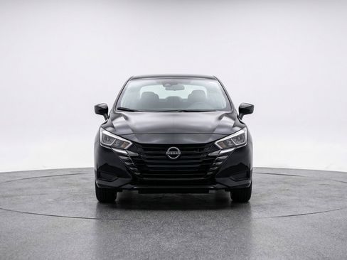 Used 2025 Nissan Versa SV FWD image 2