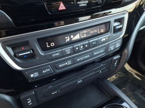 Used 2018 Honda Pilot Touring image 39