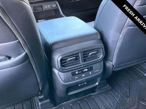 Used 2025 Honda Pilot EX-L image 10