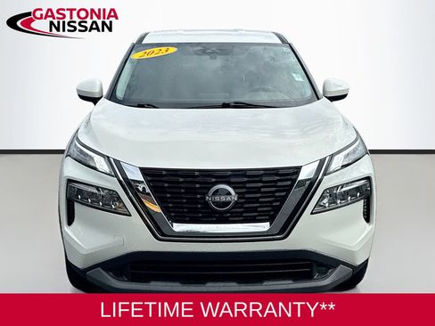 Used 2023 Nissan Rogue SV FWD image 2
