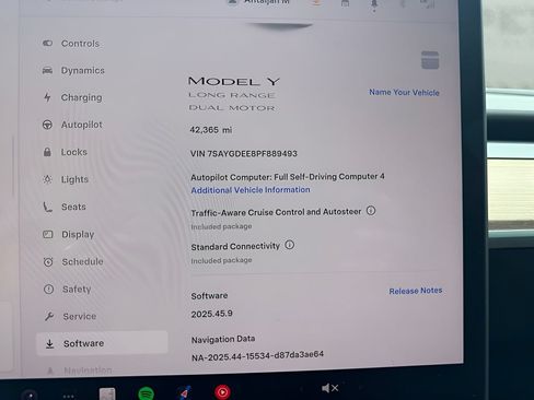 Used 2023 Tesla Model Y AWD image 14