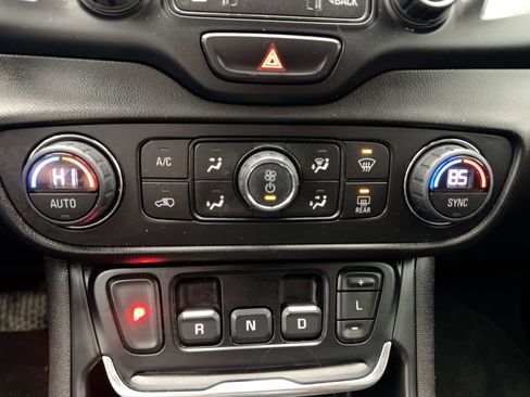 Used 2019 GMC Terrain SLE w/ Driver Convenience Package image 17