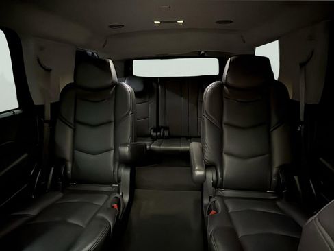 Used 2020 Cadillac Escalade Luxury image 24