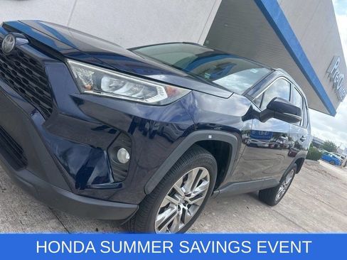 Used 2020 Toyota RAV4 XLE Premium FWD image 4