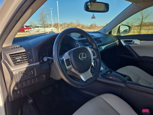 Used 2013 Lexus CT 200h image 2