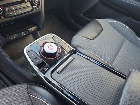 Used 2021 Kia Niro EX image 26