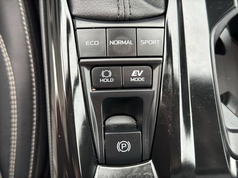 Used 2025 Toyota Camry SE image 21