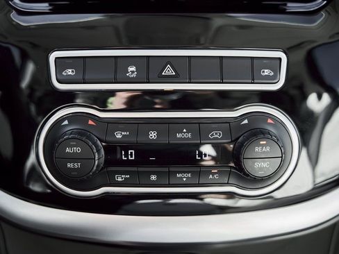 Used 2021 Mercedes-Benz Metris Passenger w/ Premium Safety Package image 88