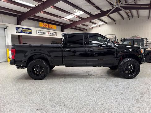 Used 2017 Ford F250 Platinum w/ Platinum Ultimate Package AWD/4WD image 9